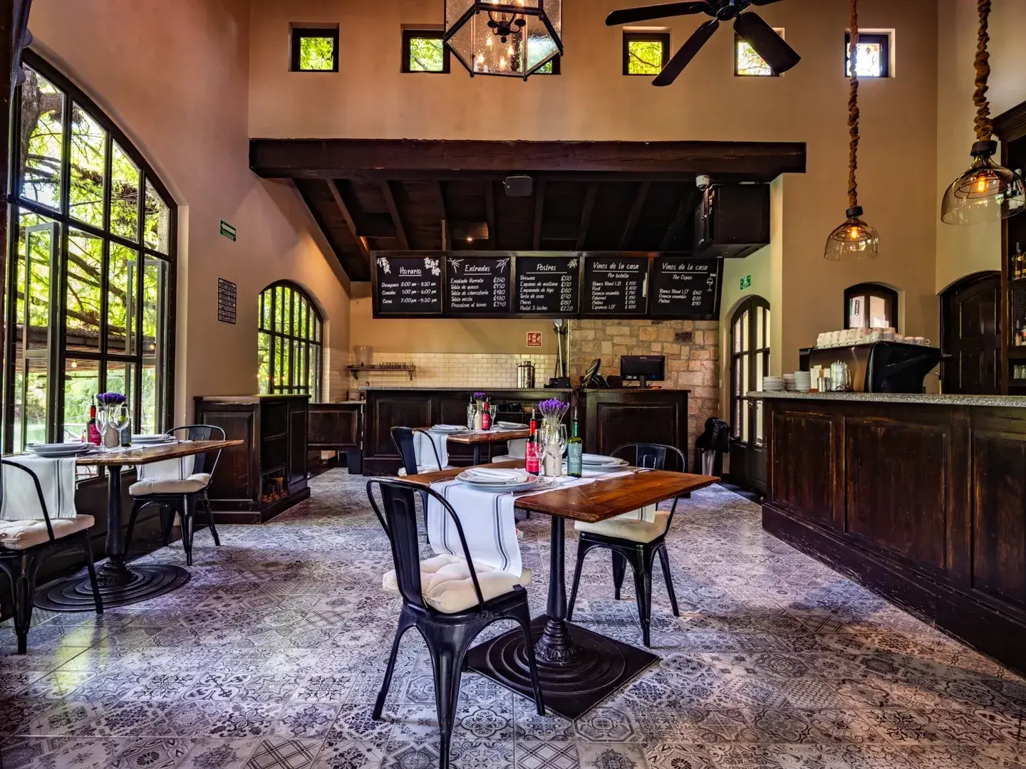 Restaurante_interior_La_Santisima_Trinidad_1404963116